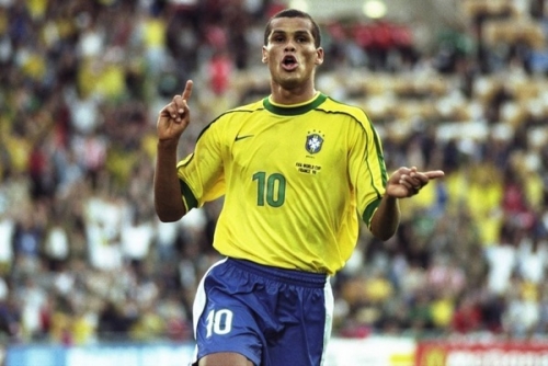 不乏球员在 不乏球员在